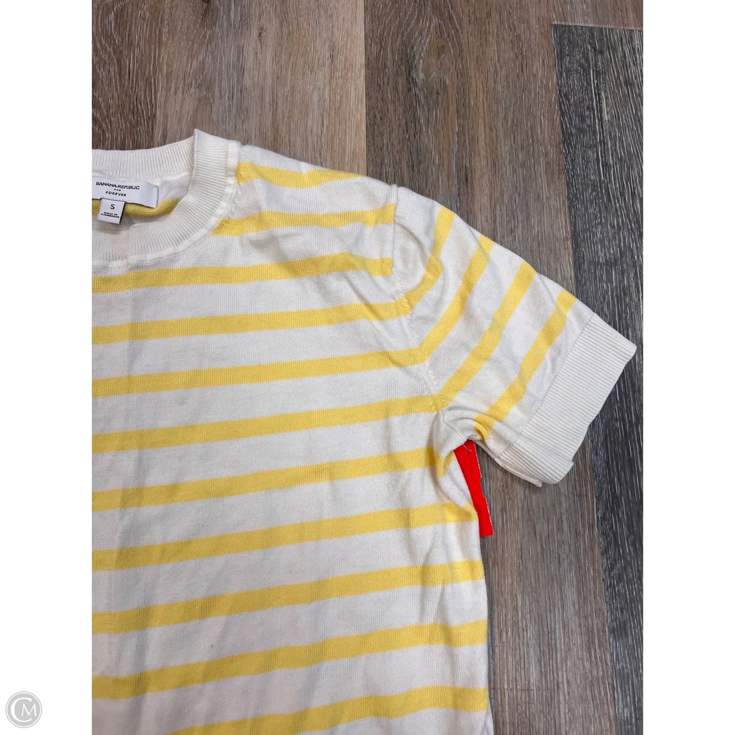 Top Short Sleeve Sweater By Banana Republic In Yellow, Size: S