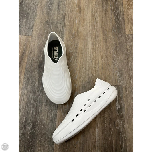 Shoes Flats By Stand In White, Size: 9.5