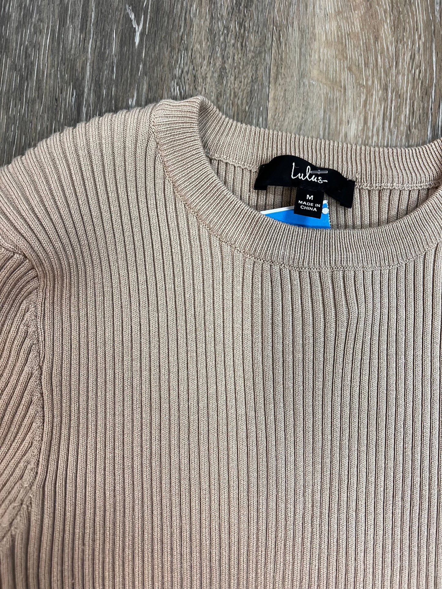 Top Long Sleeve By Lulus In Tan, Size: M