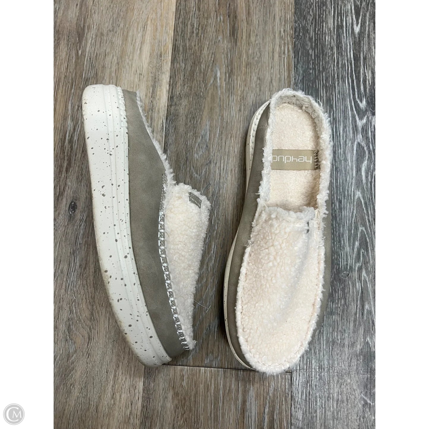 Shoes Flats By Hey Dude In Cream, Size: 10