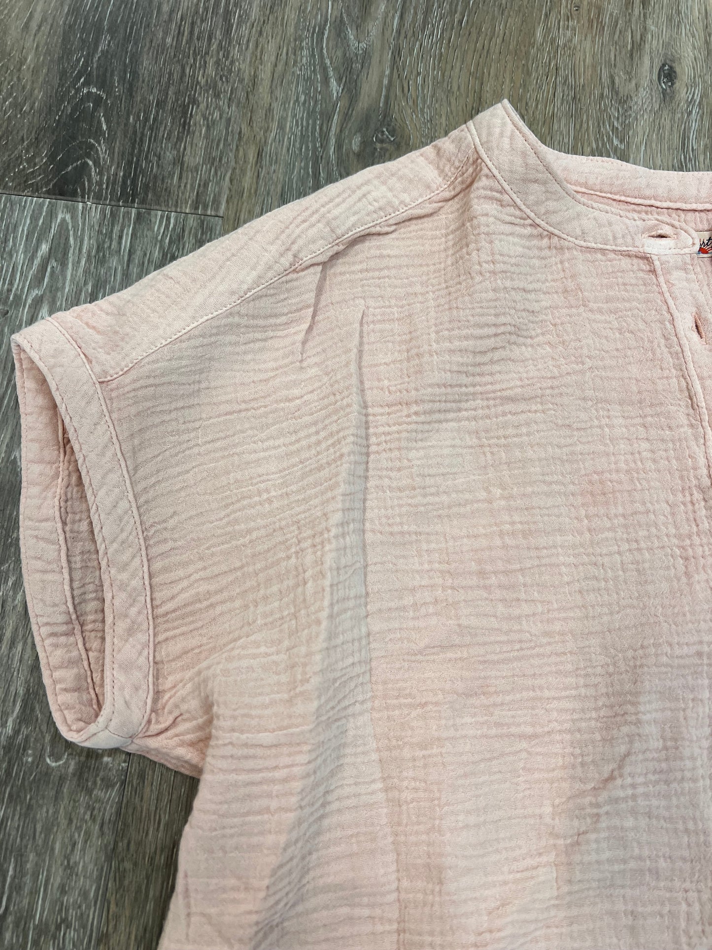 Blouse Short Sleeve By Faherty In Pink, Size: S