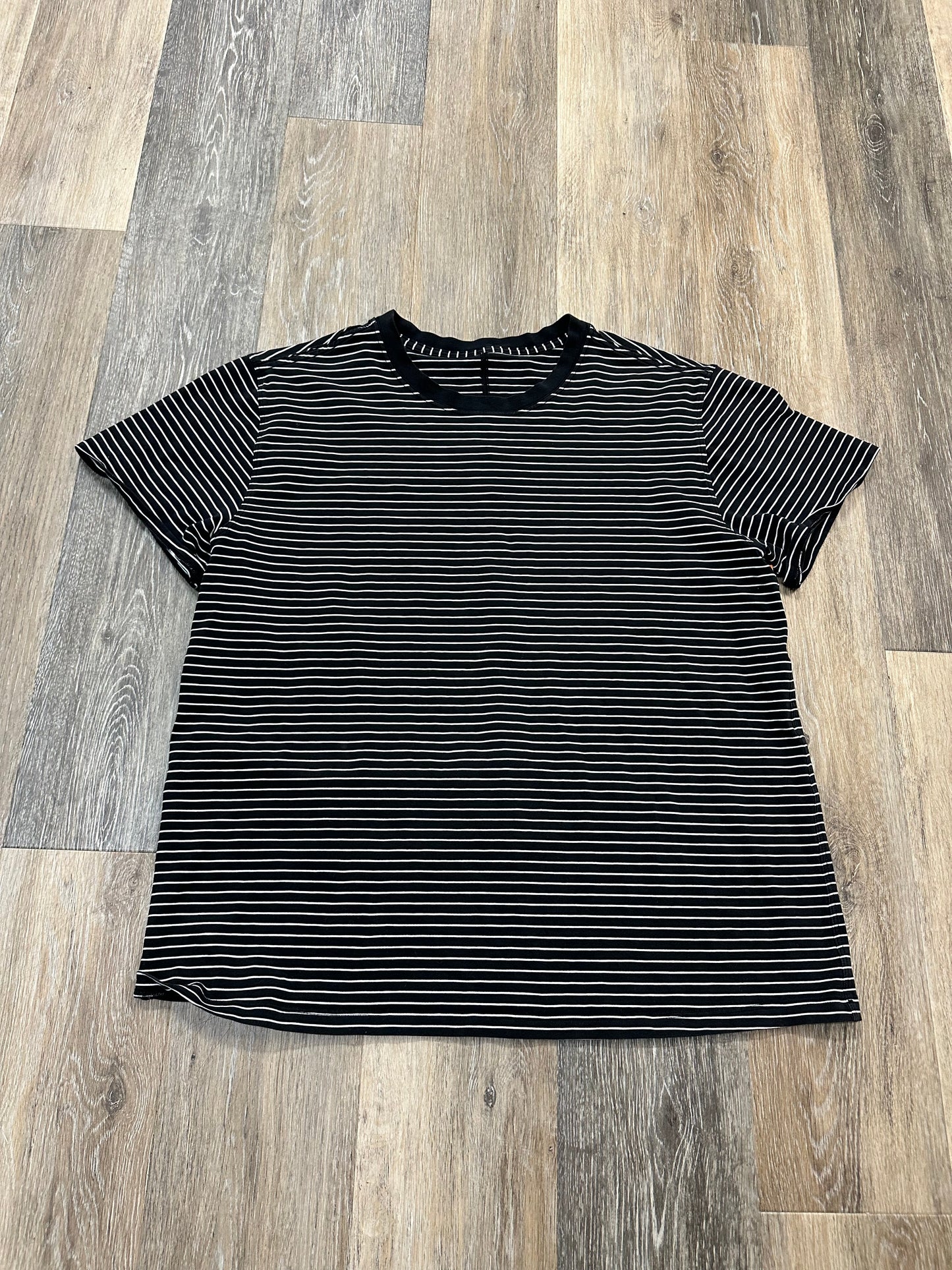 Athletic Top Short Sleeve By Lululemon In Striped Pattern, Size: L