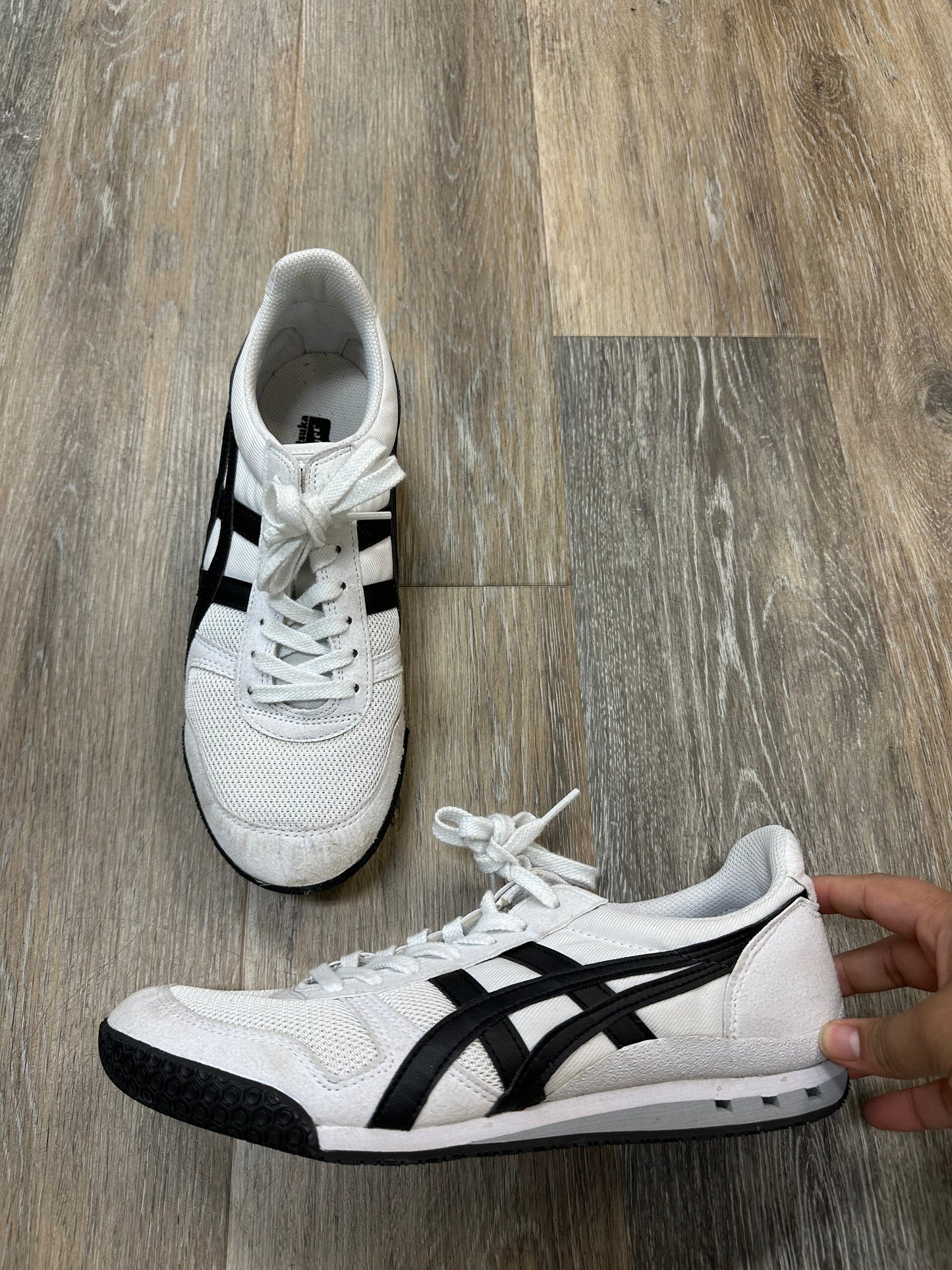 Shoes Athletic By Onitsuka Tiger In White, Size: 7.5