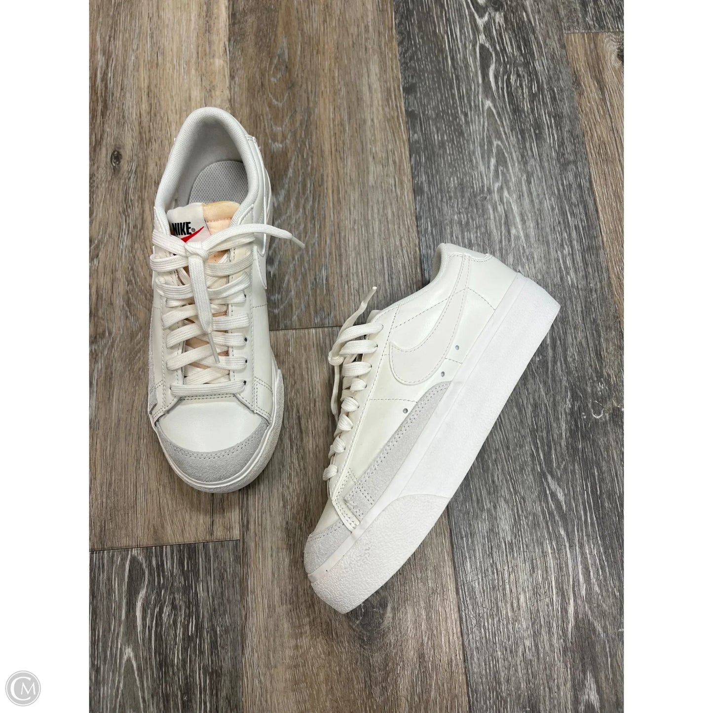 Shoes Sneakers By Nike In White, Size: 7