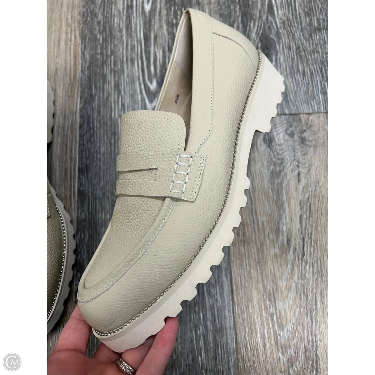 Shoes Flats By Vaneli In Tan, Size: 9.5