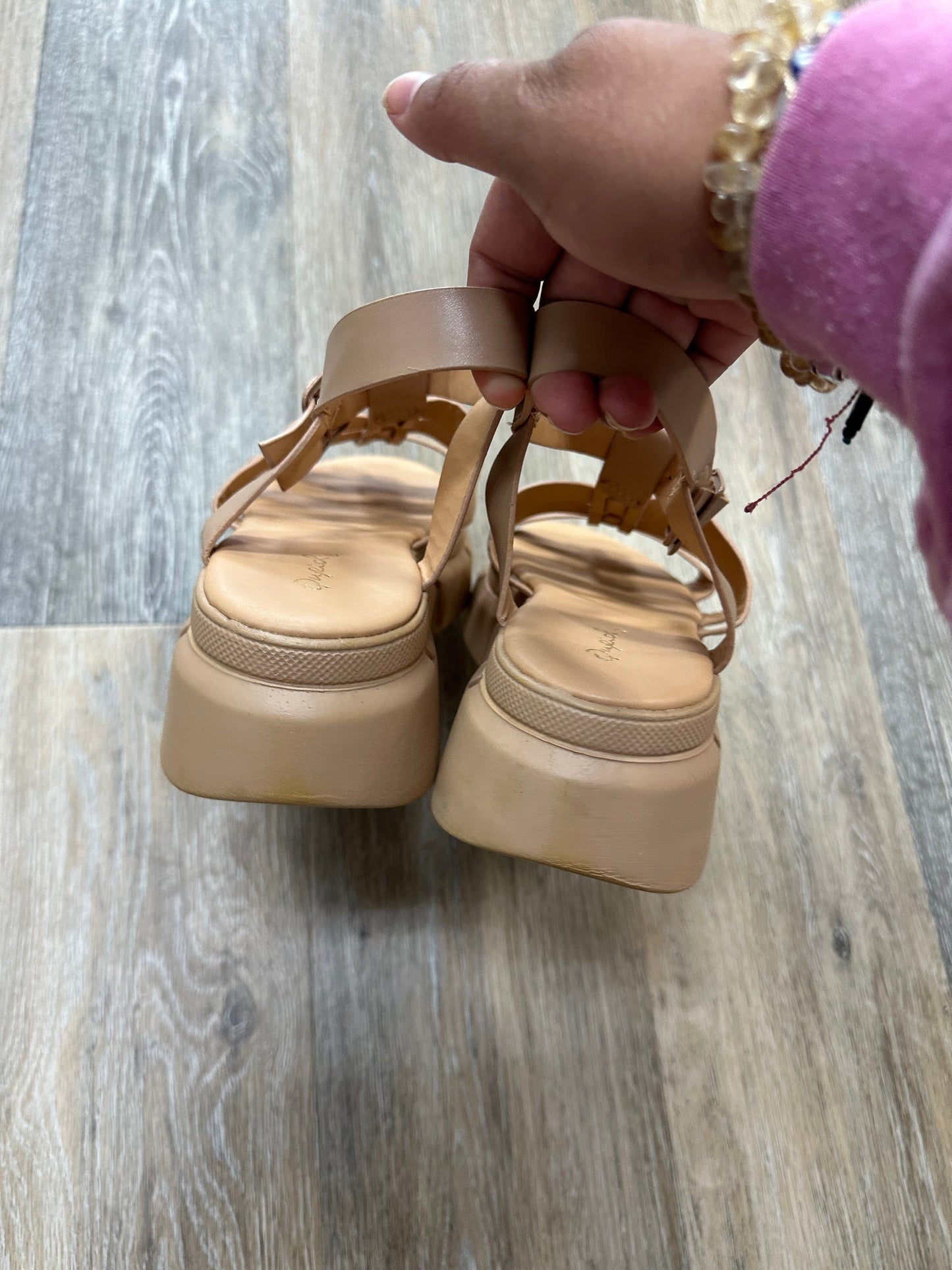 Tan Sandals Flats Qupid, Size 8