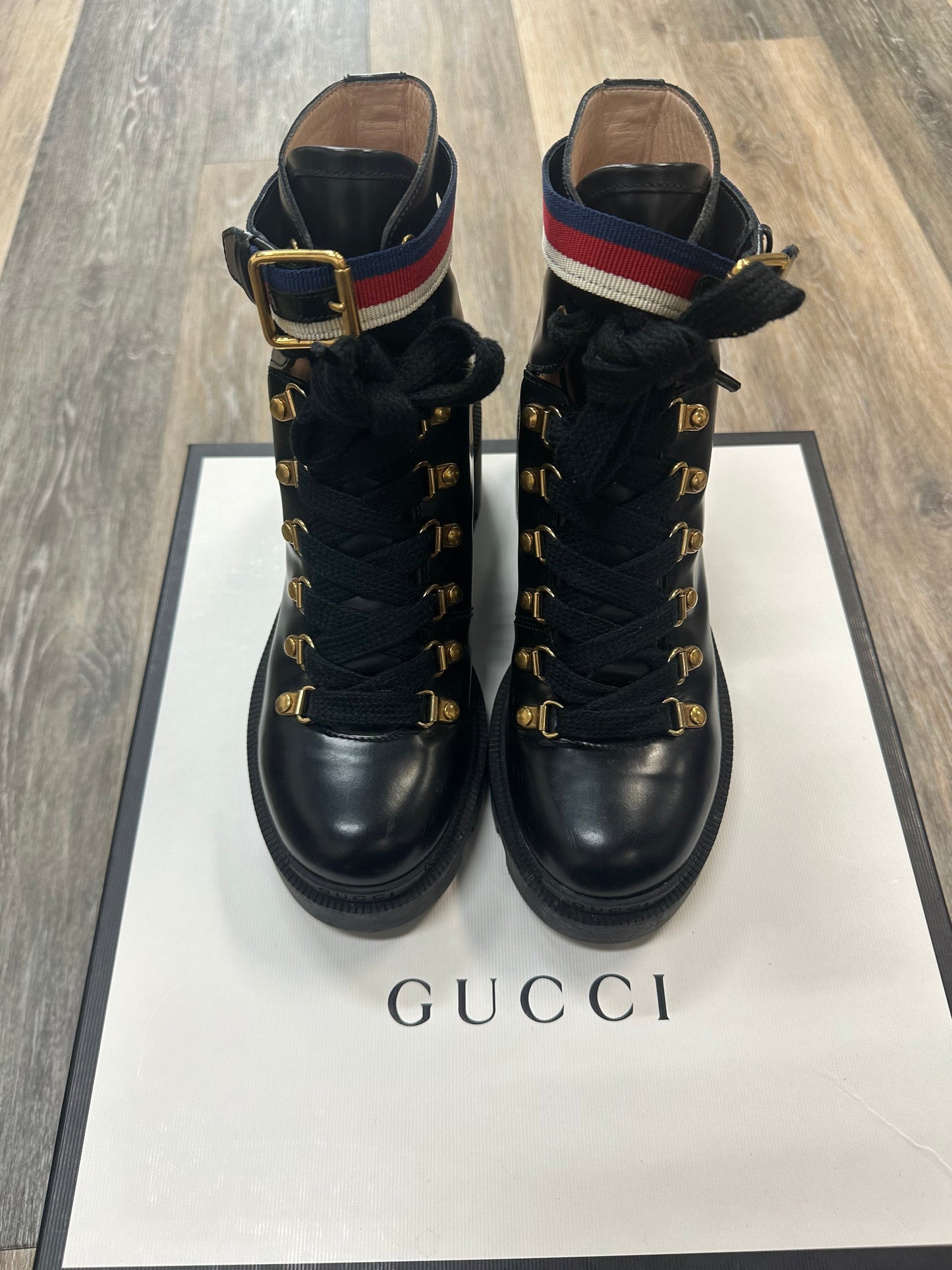 Boots Designer By Gucci  Size: 6