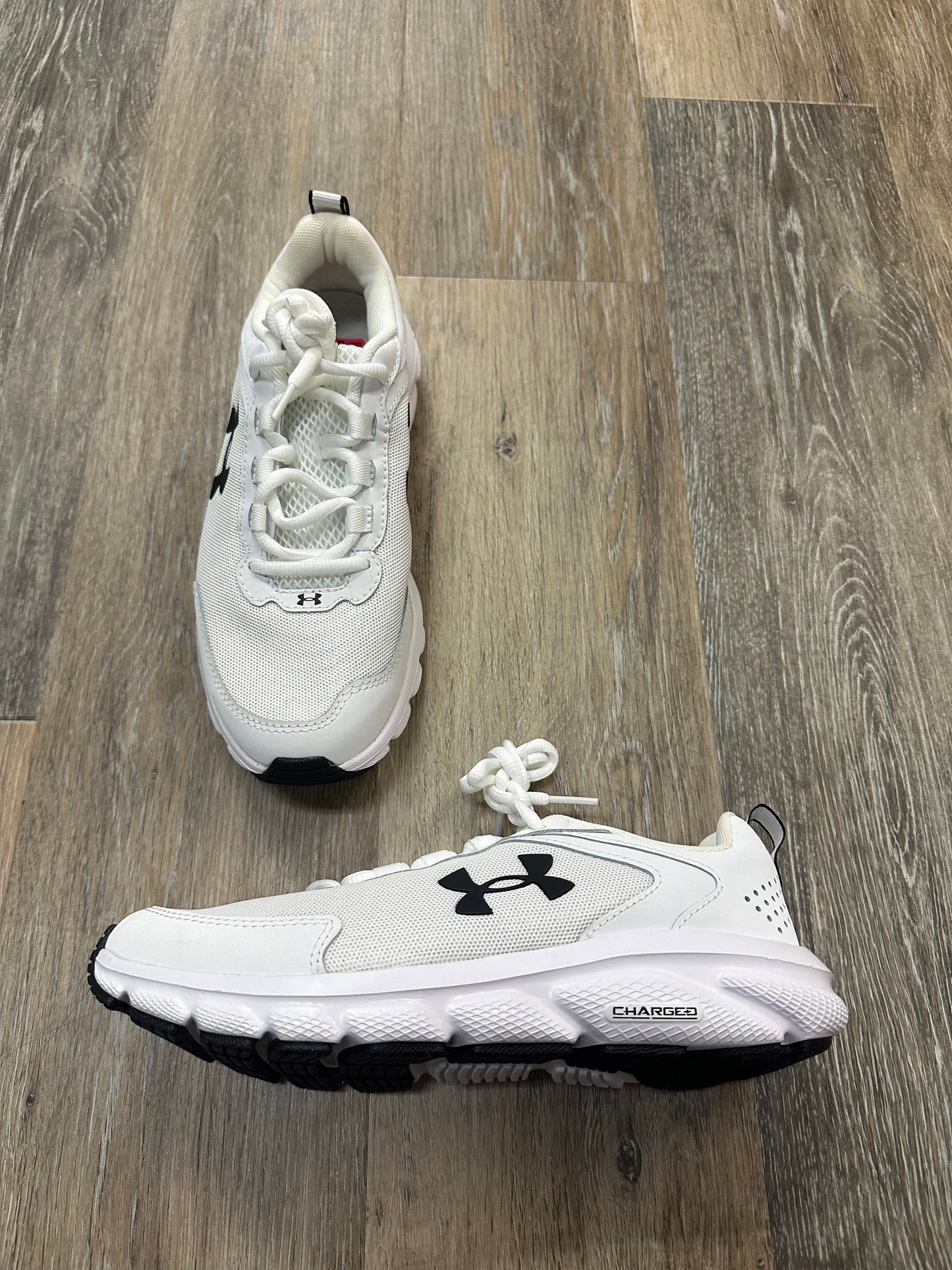 White Shoes Athletic Under Armour, Size 7