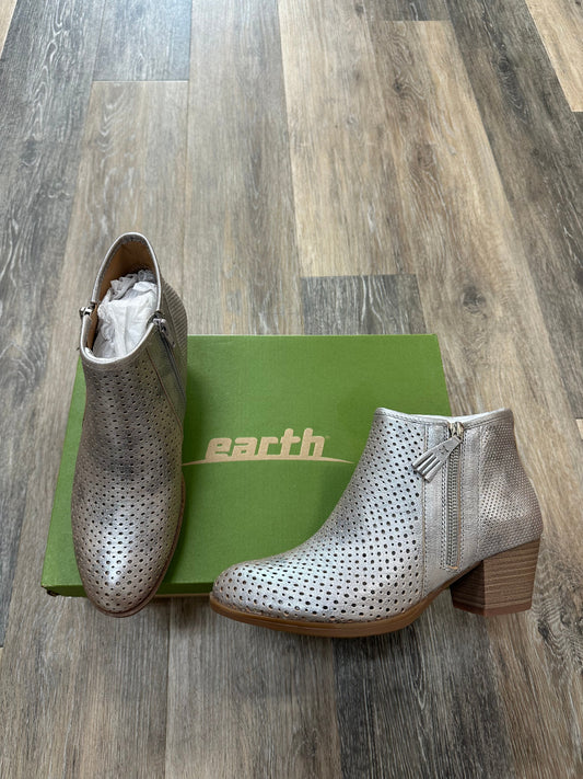 Silver Boots Ankle Heels Earth, Size 8.5