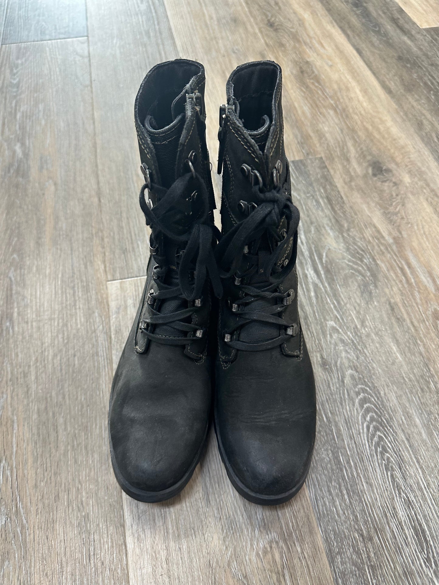 Black Boots Ankle Flats Sorel, Size 8.5