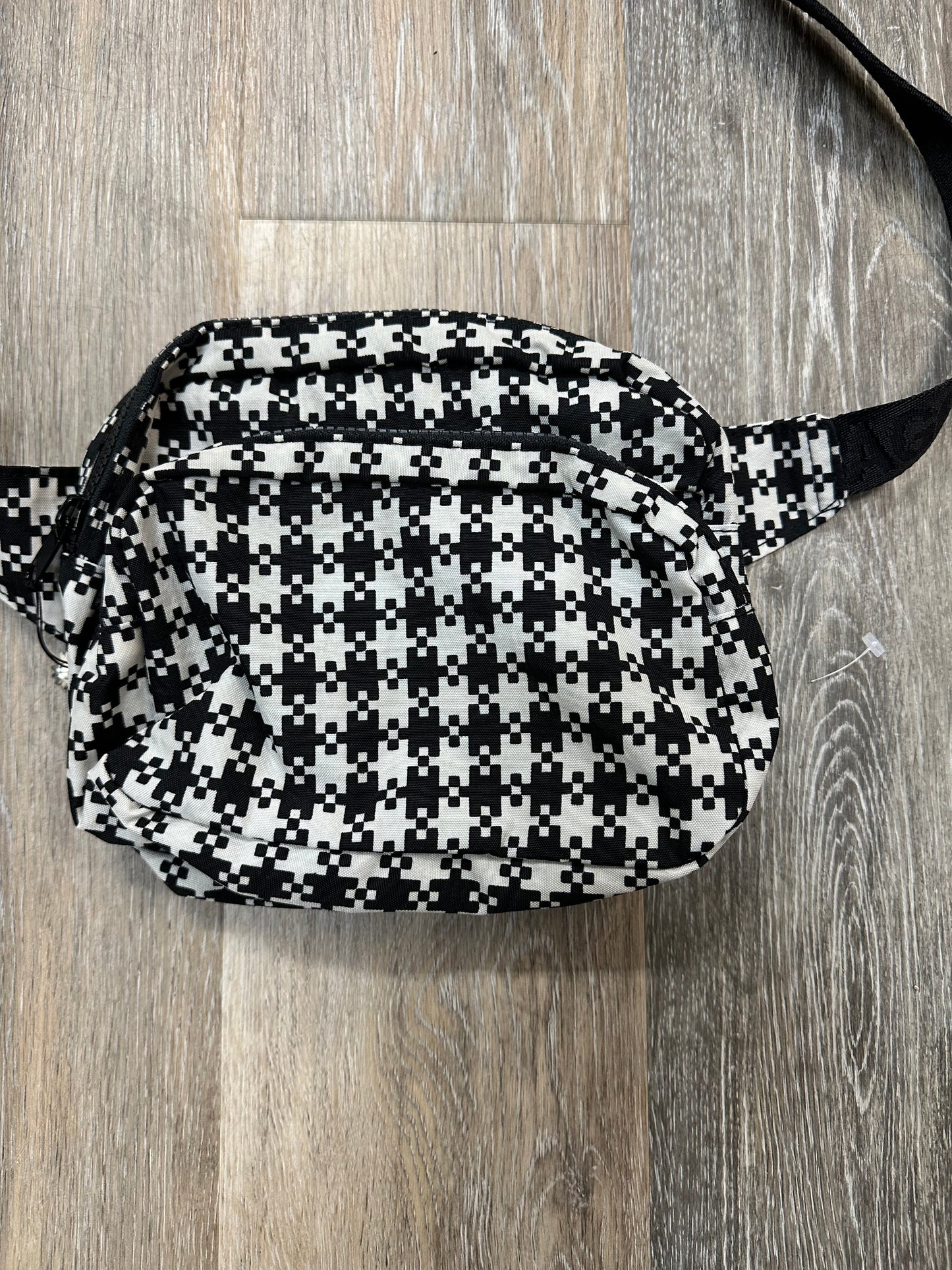 Belt Bag By Baggu, Size: Small