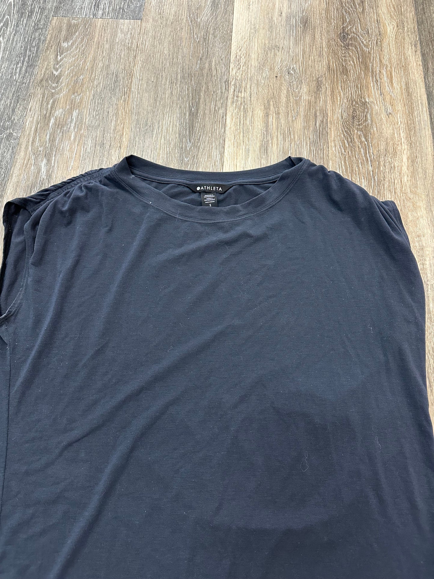 Athletic Top Short Sleeve By Athleta In Grey, Size: S