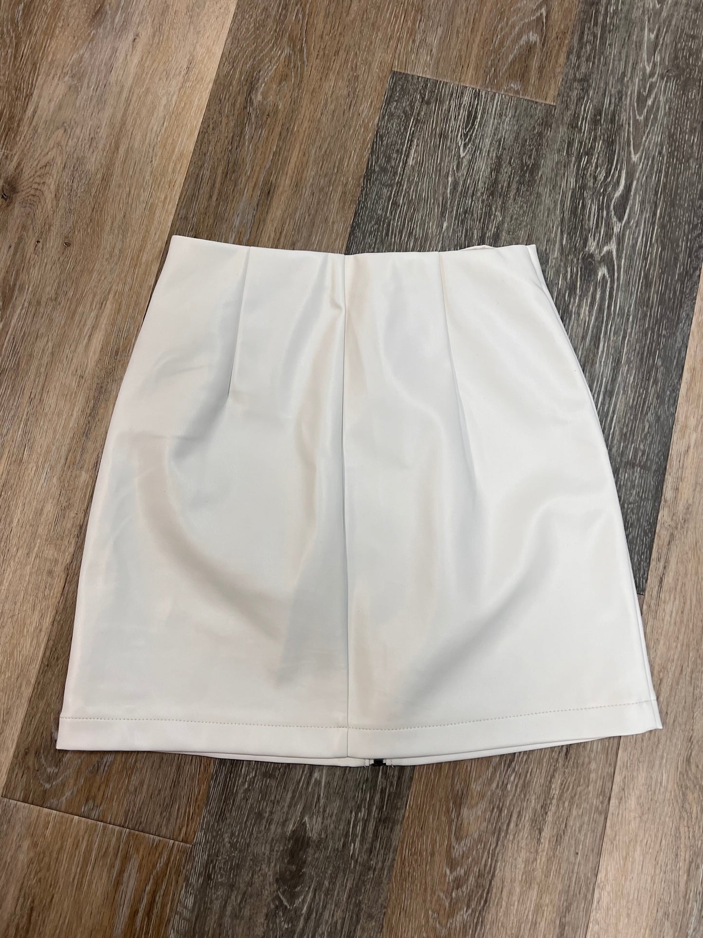 Skirt Mini & Short By Abercrombie And Fitch In White, Size: Xs