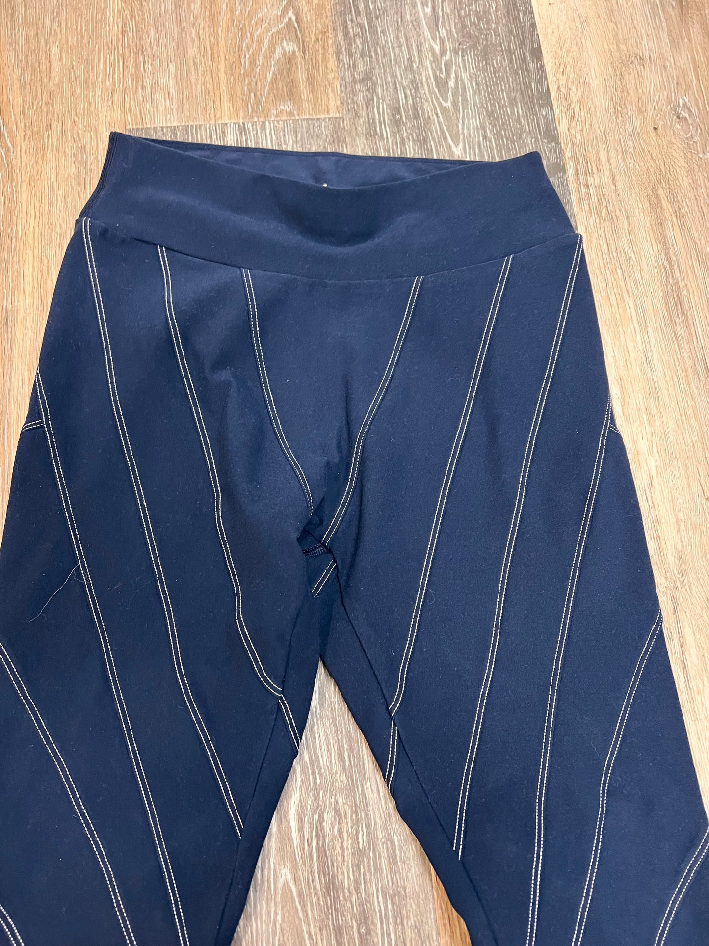 Athletic Leggings By Alo In Navy, Size: S