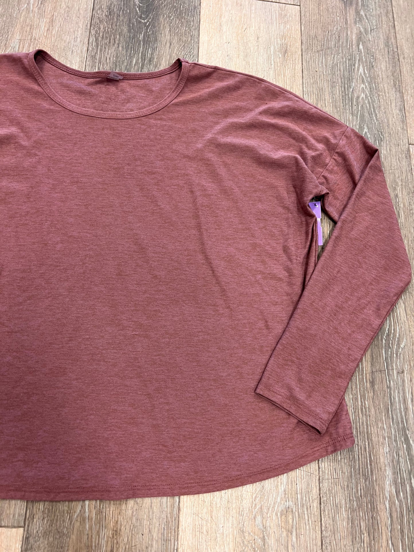 Athletic Top Long Sleeve Crewneck By Beyond Yoga In Mauve, Size: S