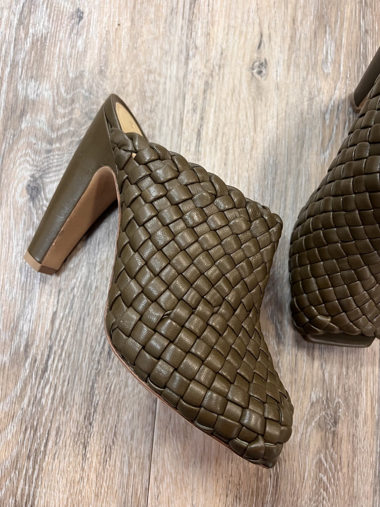 Shoes Luxury Designer By Bottega Veneta  Size: 8