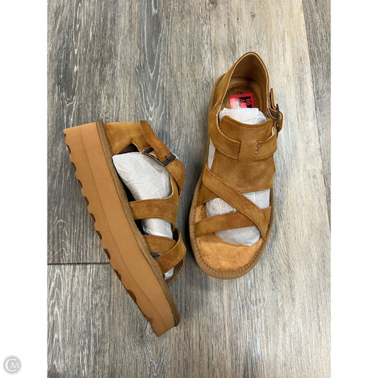 Sandals Heels Platform By Bearpaw In Tan, Size: 10