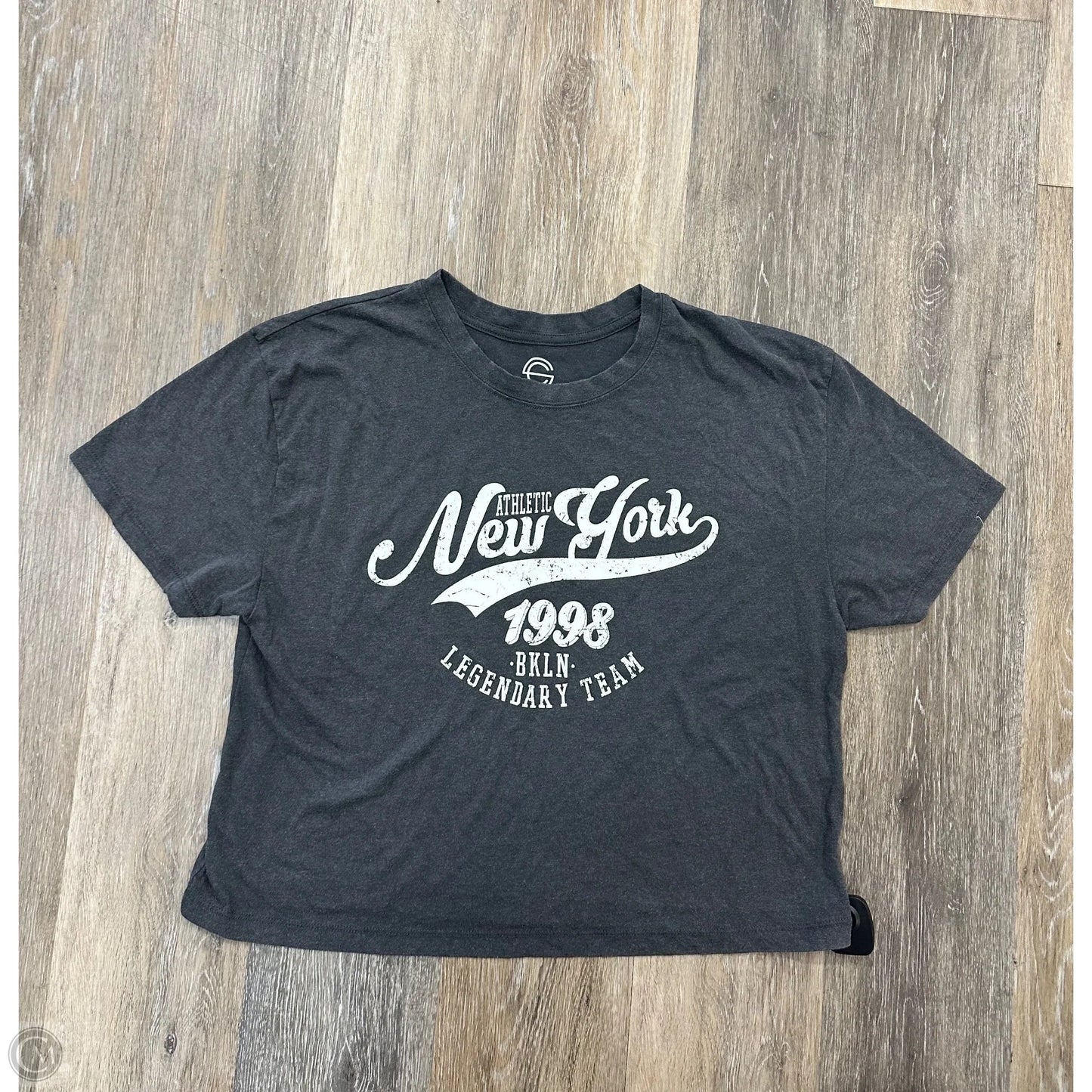 Top Short Sleeve By Social Culture In Grey, Size: L