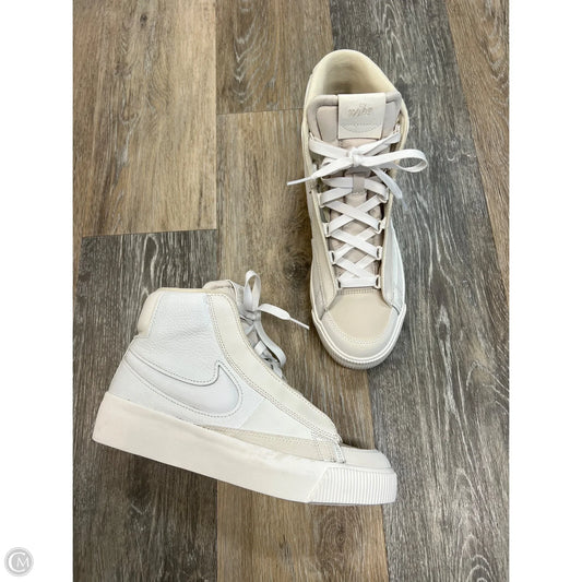 Shoes Sneakers By Nike In White, Size: 8