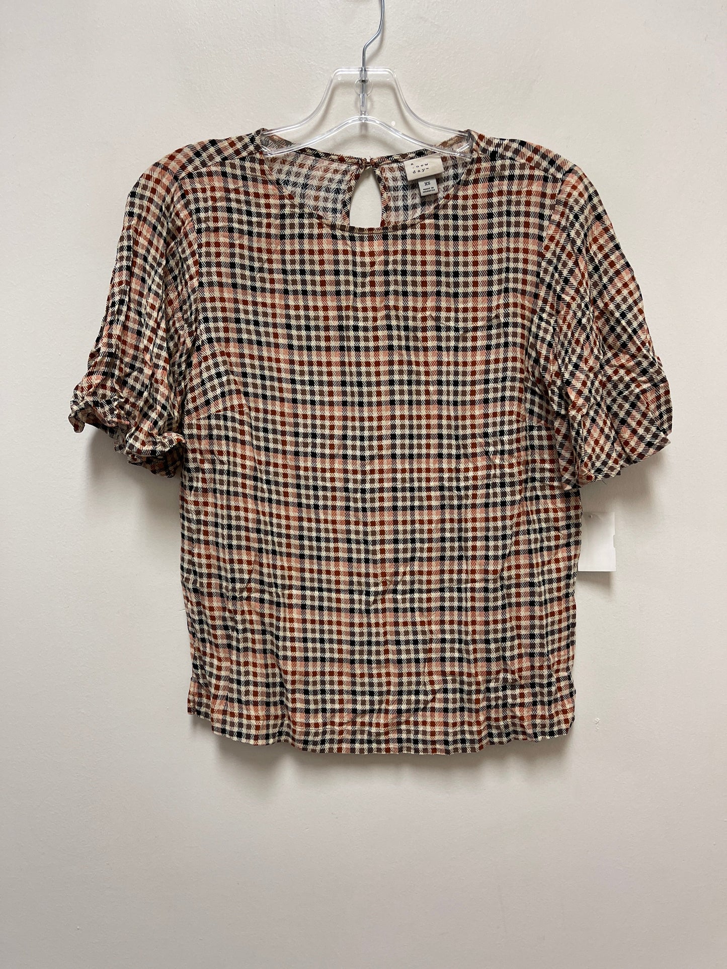 Top Short Sleeve By A New Day In Checkered Pattern, Size: Xs