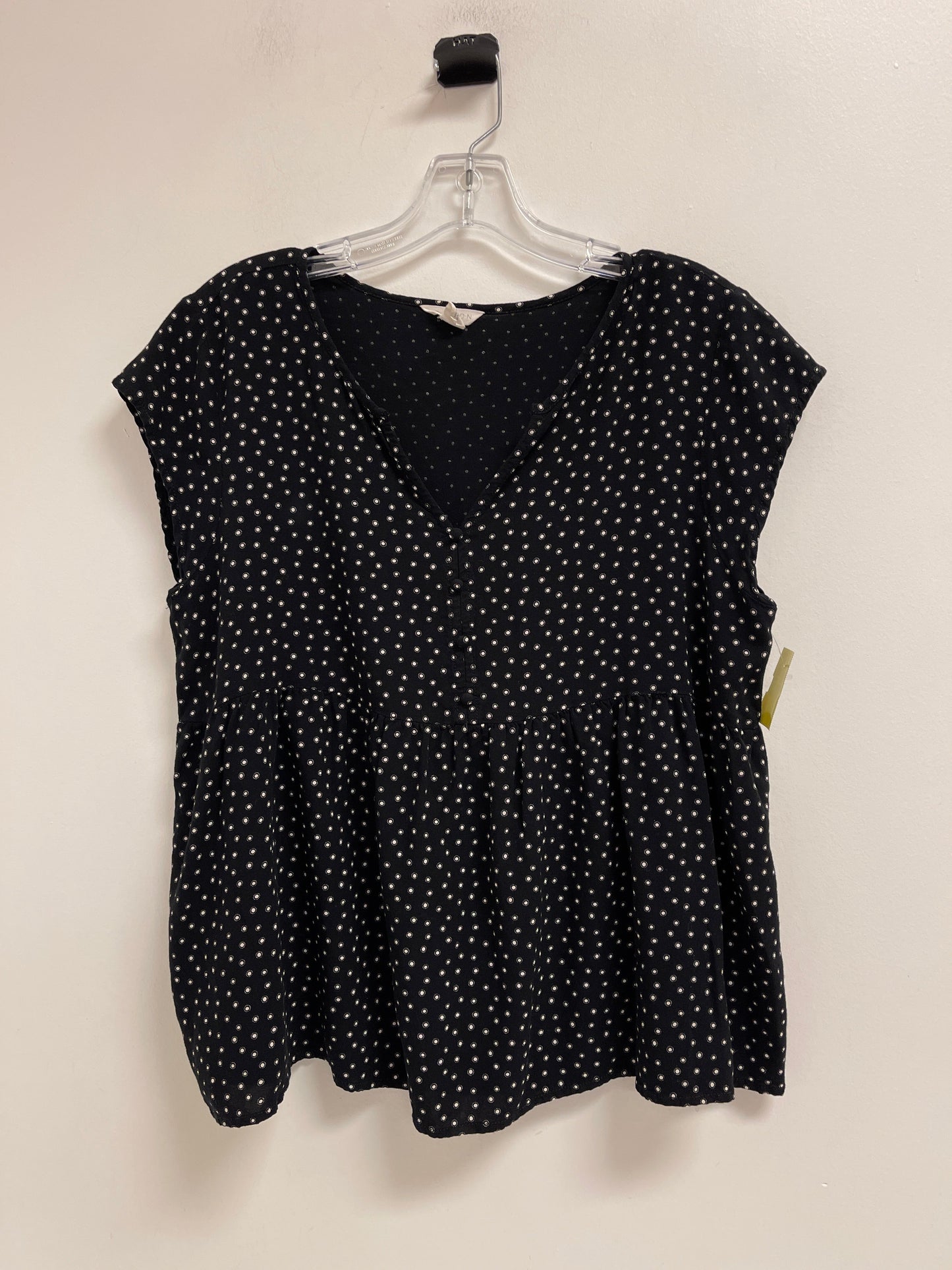 Top Short Sleeve By Caslon In Black, Size: M