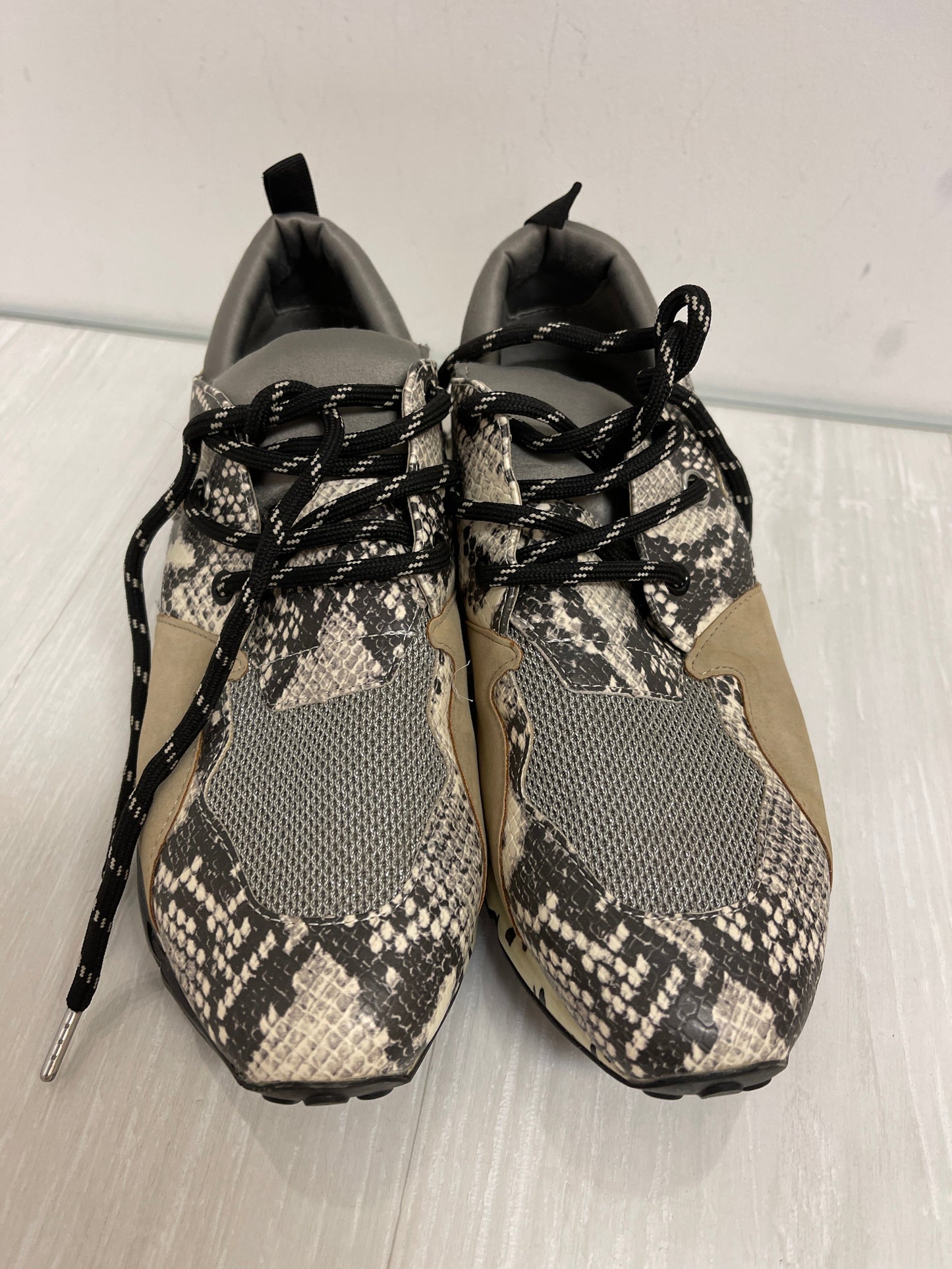 Shoes Athletic By Steve Madden In Grey, Size: 9.5