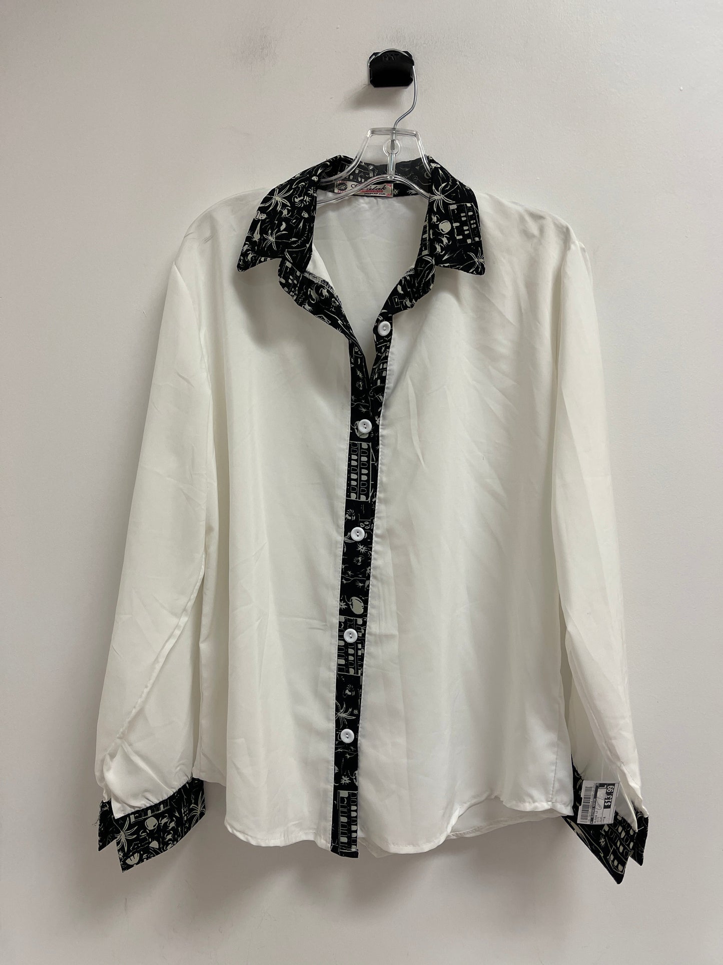 Blouse Long Sleeve By Clothes Mentor In White, Size: M