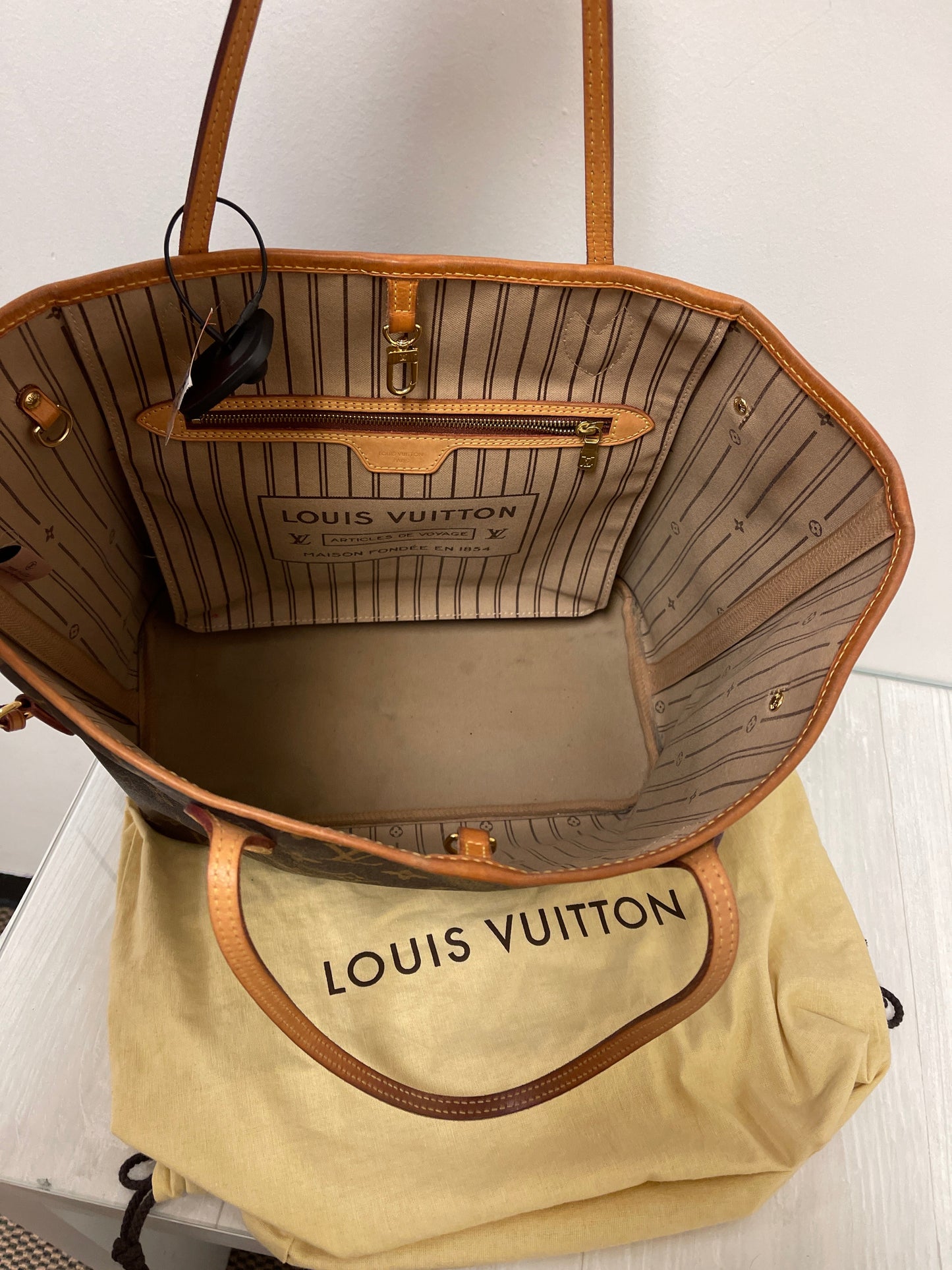 Handbag Luxury Designer By Louis Vuitton, Size: Large