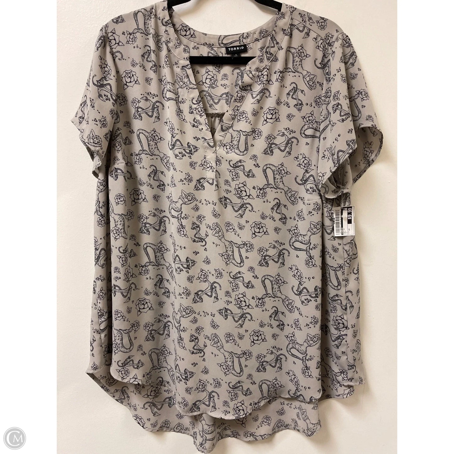 Top Short Sleeve By Torrid In Grey, Size: 1x