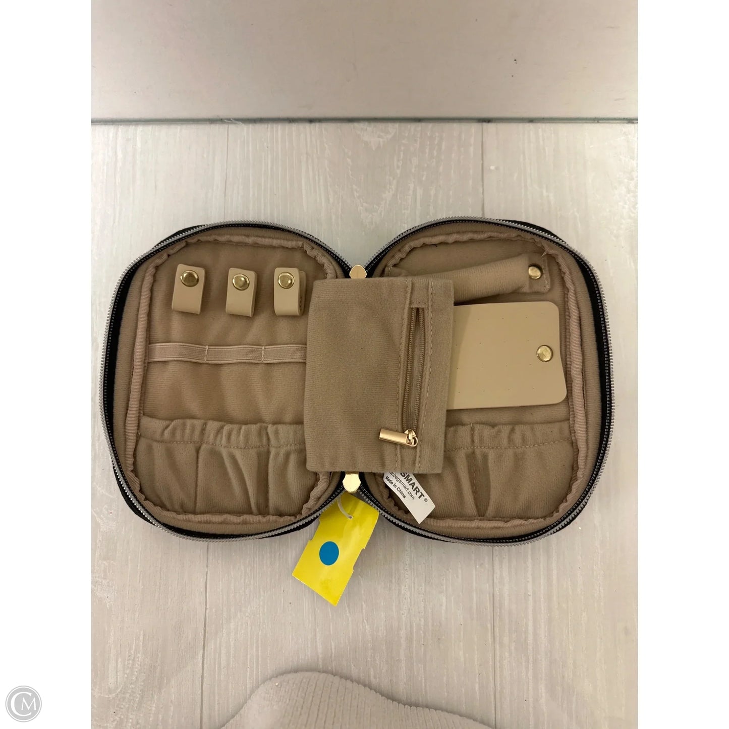 Jewelry Case By Clothes Mentor, Size: Medium