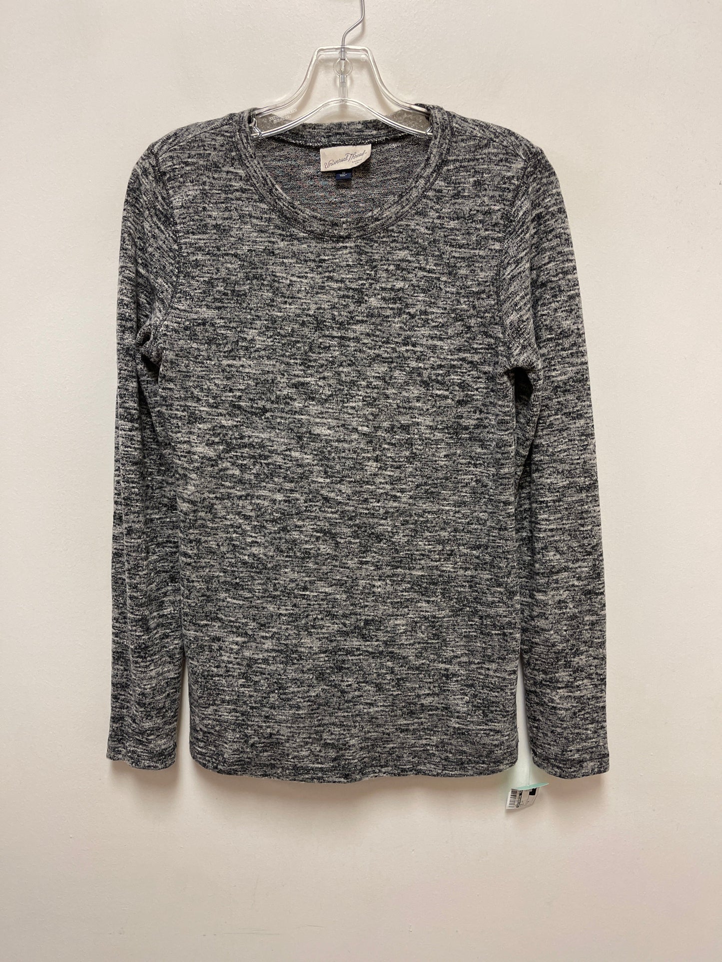 Top Long Sleeve By Universal Thread In Grey, Size: M