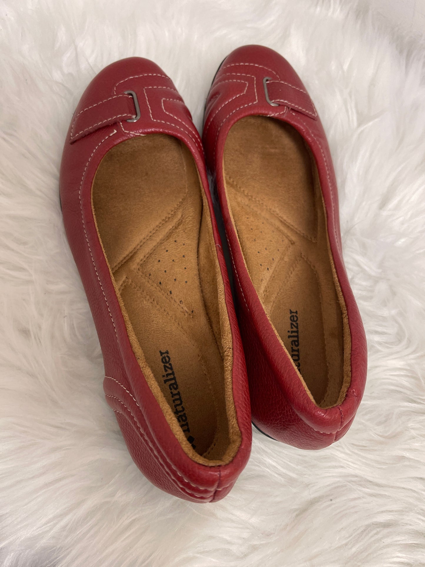 Red Shoes Flats Naturalizer, Size 8