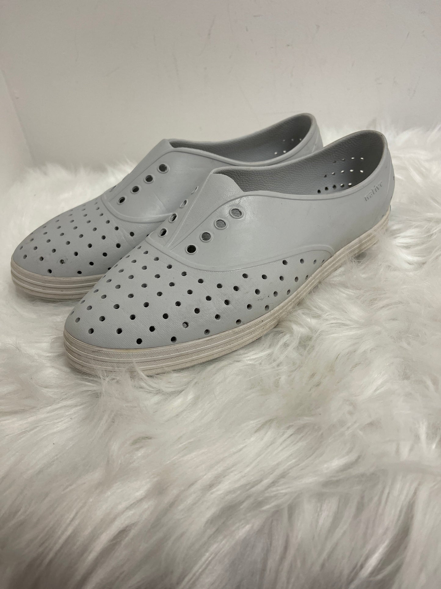 Grey Shoes Flats Clothes Mentor, Size 9