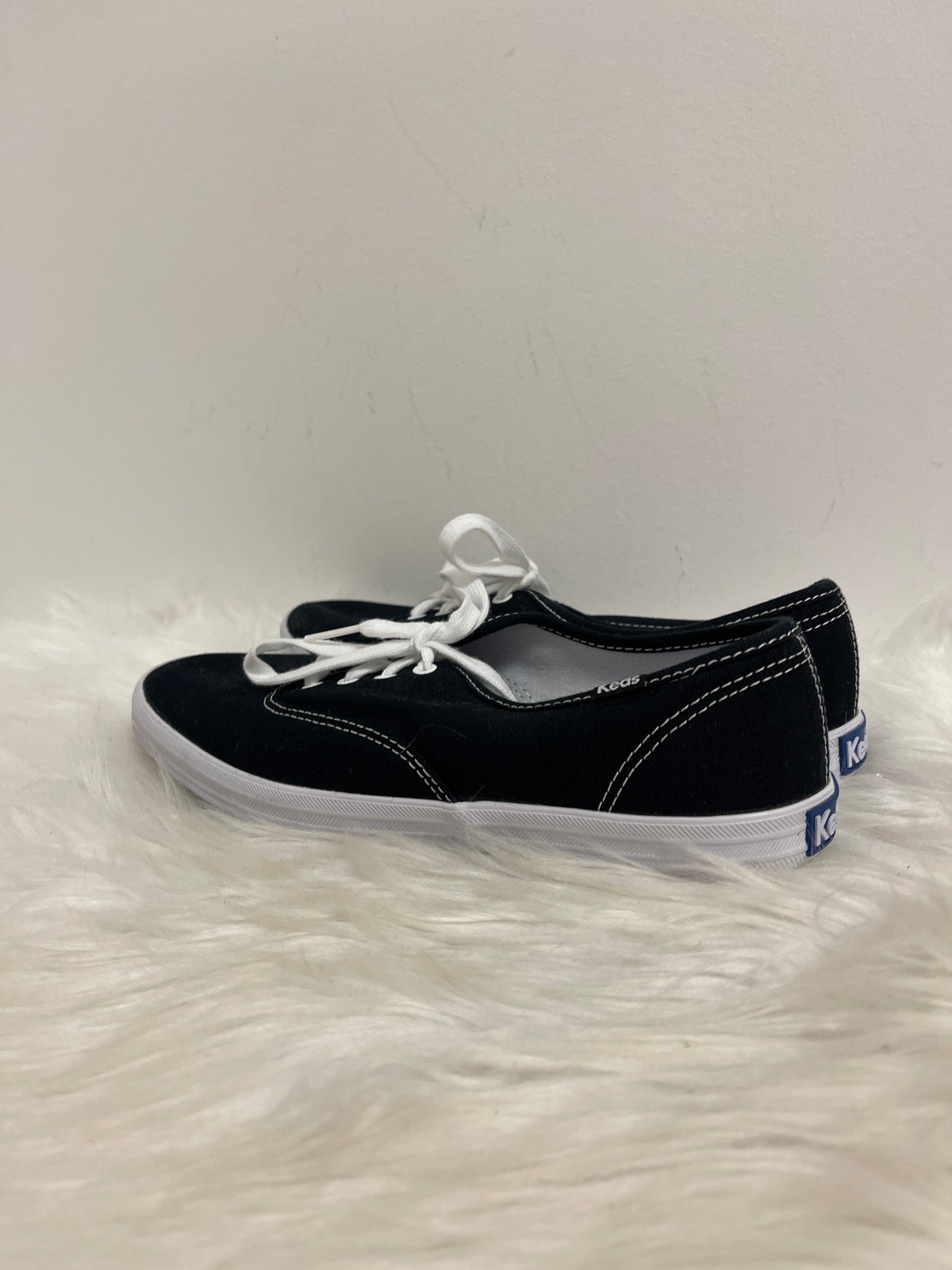 Shoes Sneakers By Keds In Black, Size: 7