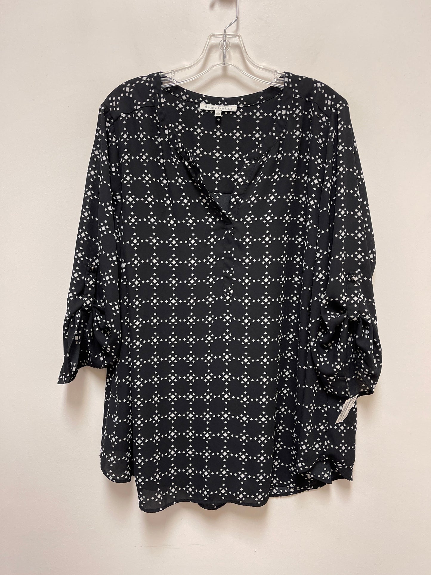 Top Long Sleeve By Daniel Rainn In Black, Size: 2x