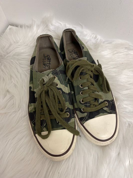 Shoes Sneakers By Clothes Mentor In Camouflage Print, Size: 10