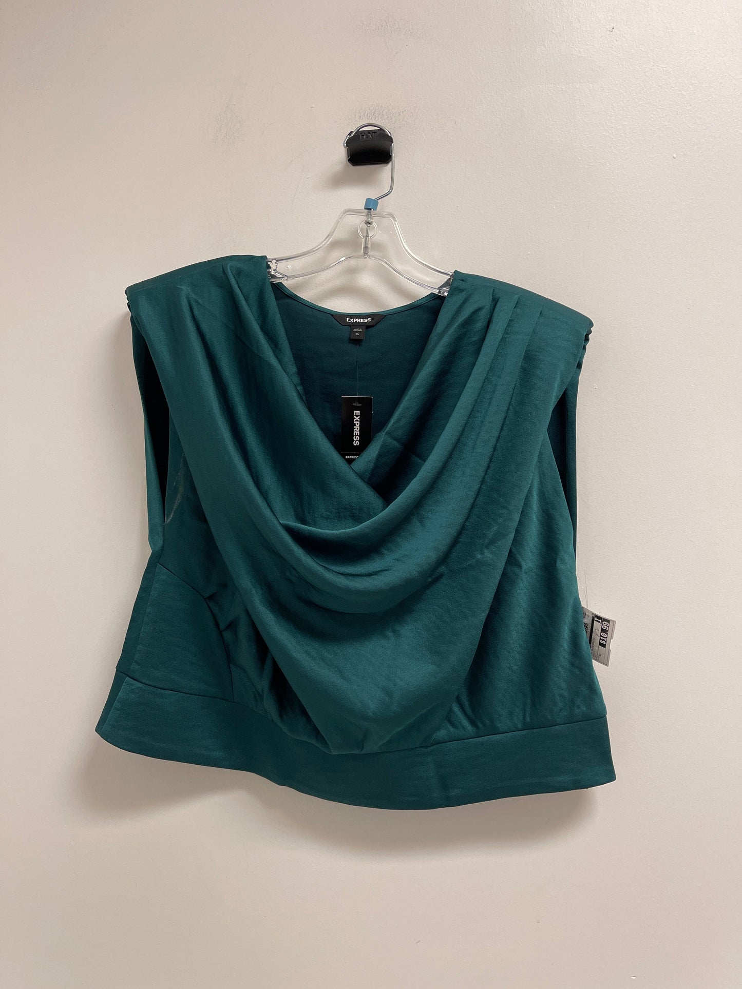 Top Sleeveless By Express In Green, Size: Xl