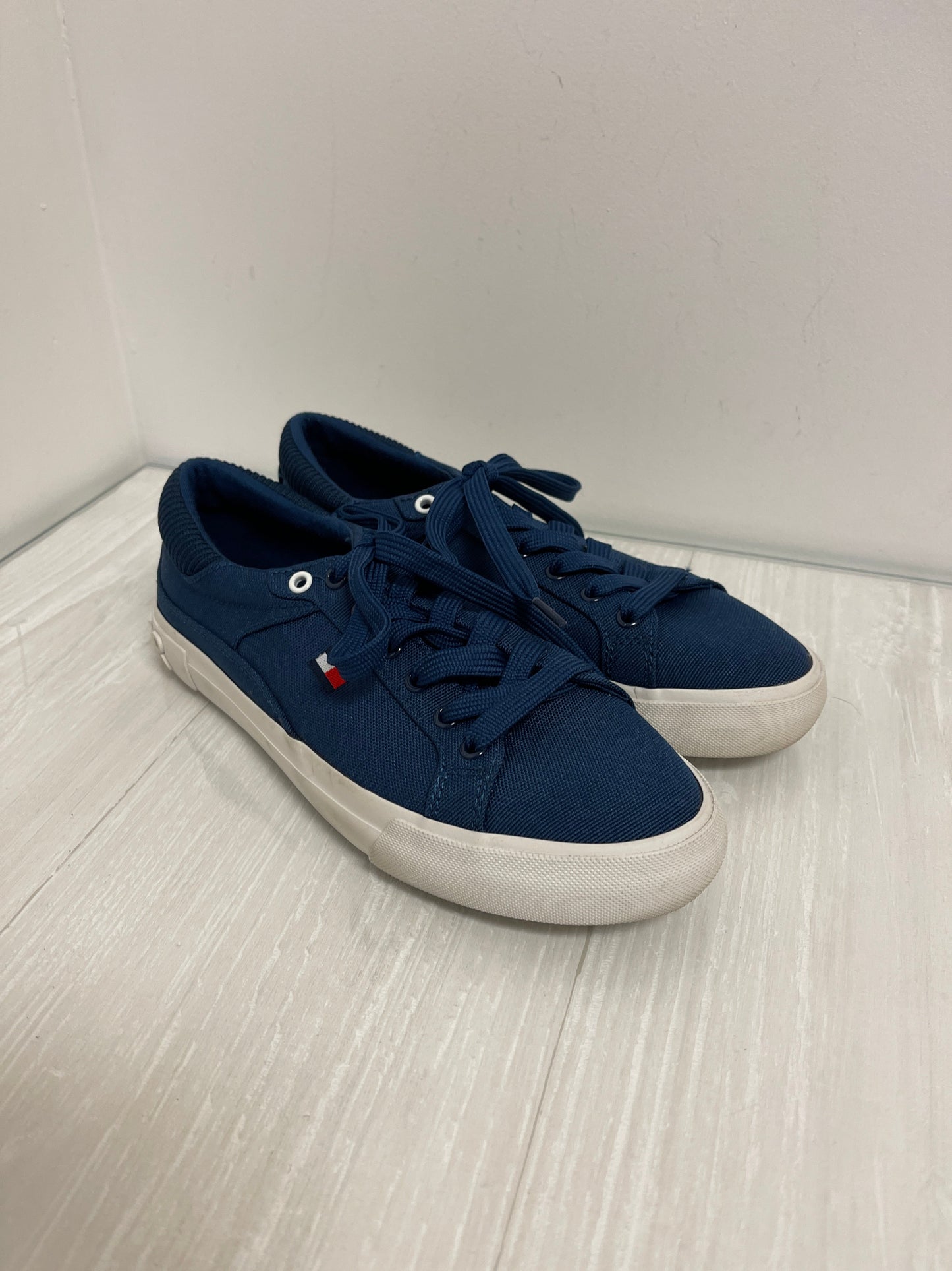 Shoes Sneakers By Tommy Hilfiger In Navy, Size: 7