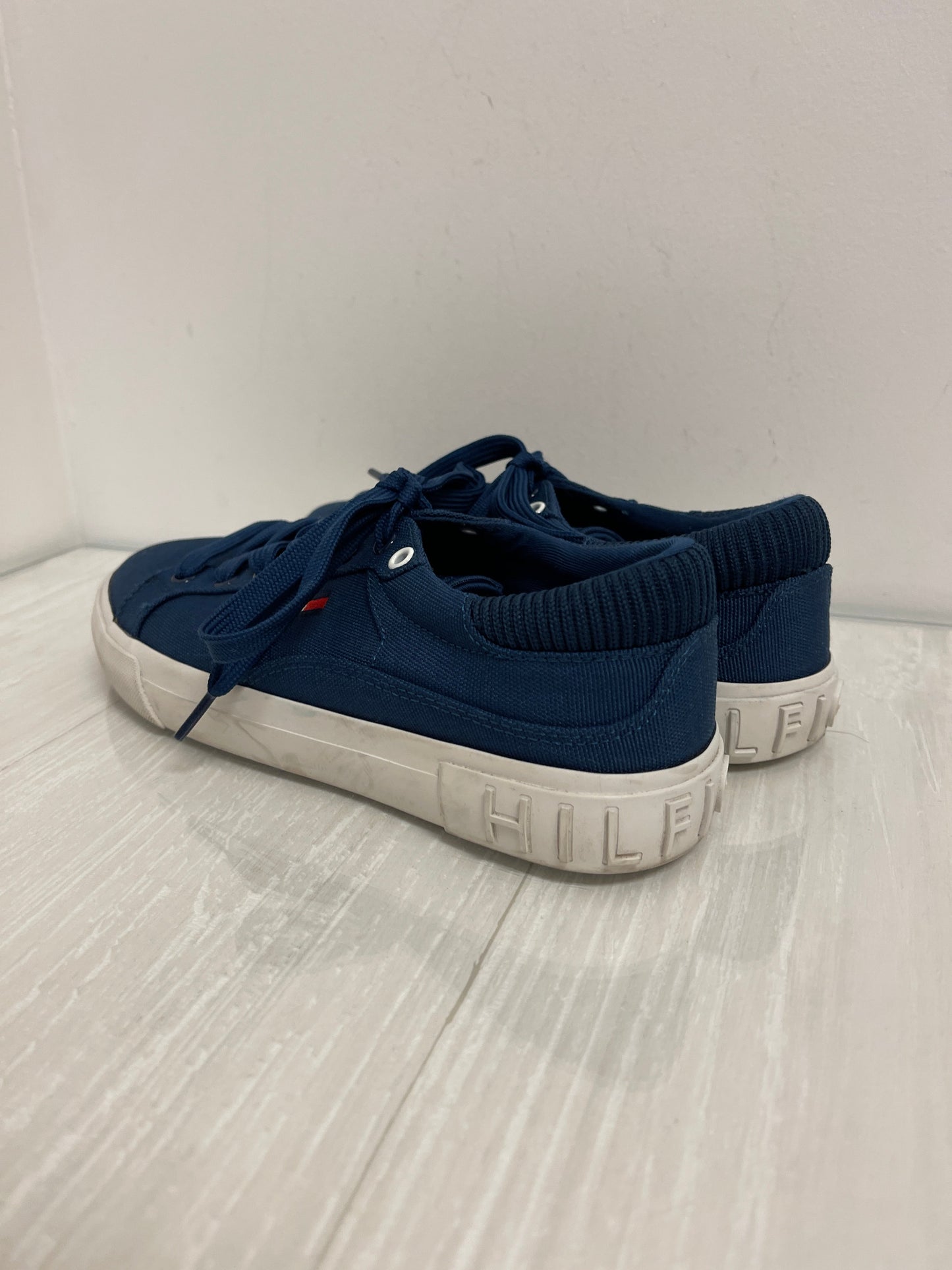 Shoes Sneakers By Tommy Hilfiger In Navy, Size: 7