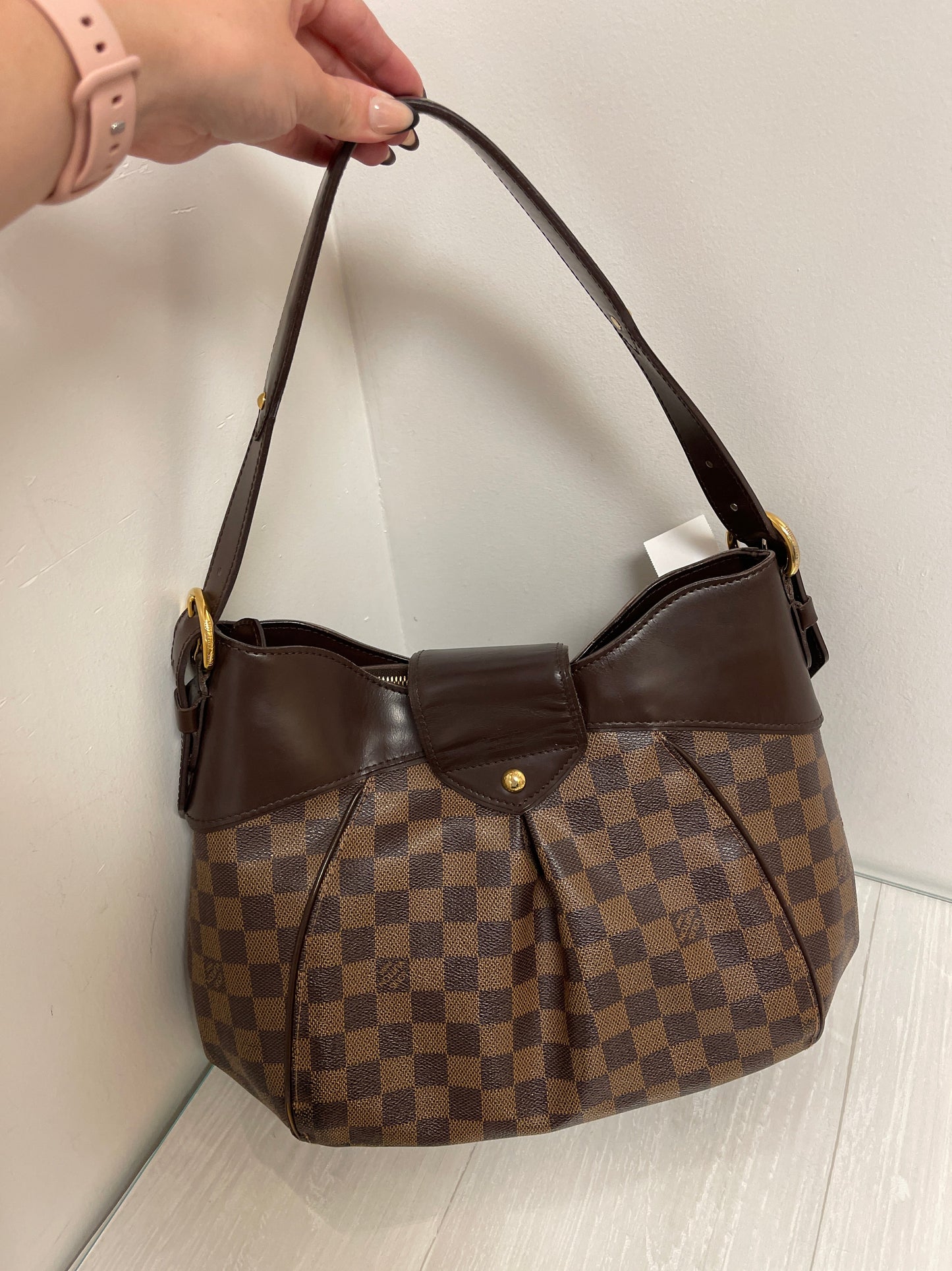 Handbag Luxury Designer By Louis Vuitton, Size: Medium