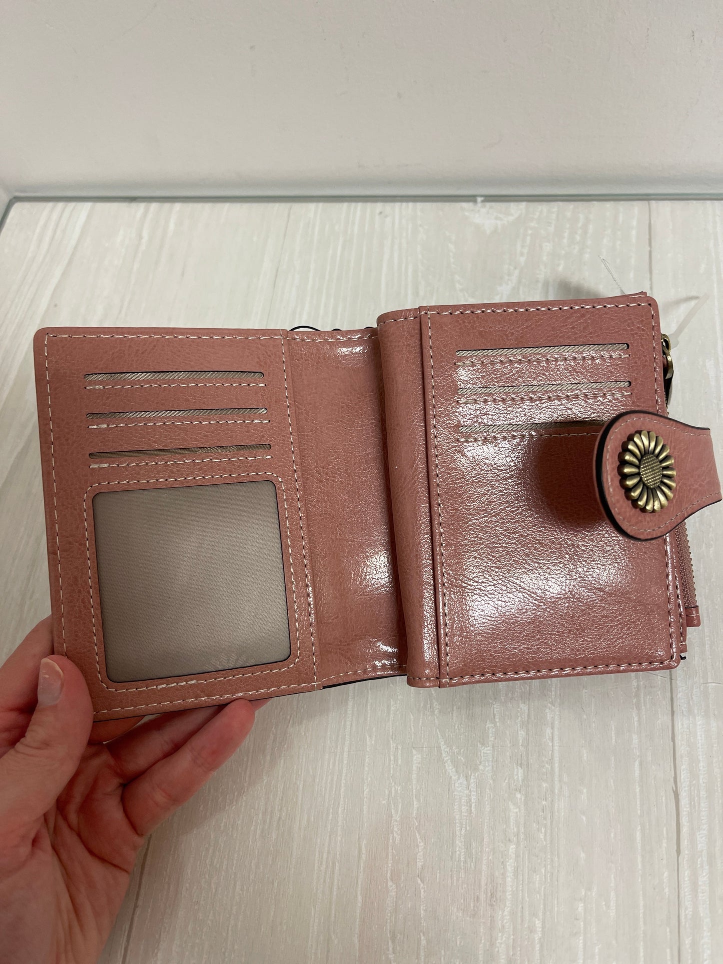 Wallet By Clothes Mentor, Size: Medium