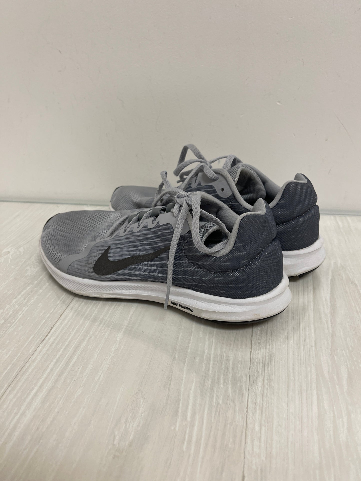 Shoes Athletic By Nike In Grey, Size: 9