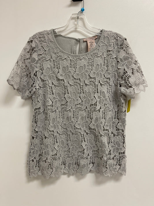 Top Short Sleeve By Philosophy In Grey, Size: S