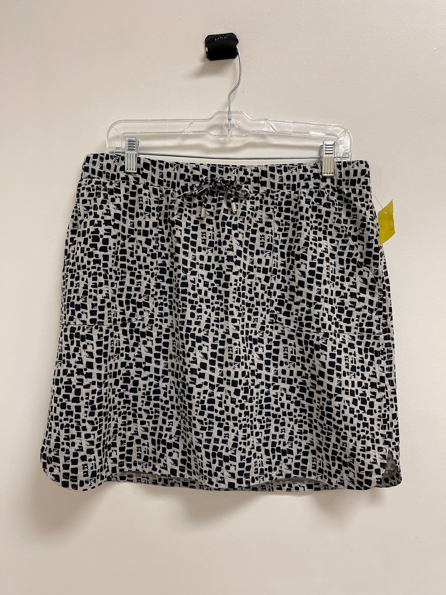 Athletic Skort By Chicos In Black & Cream, Size: 8