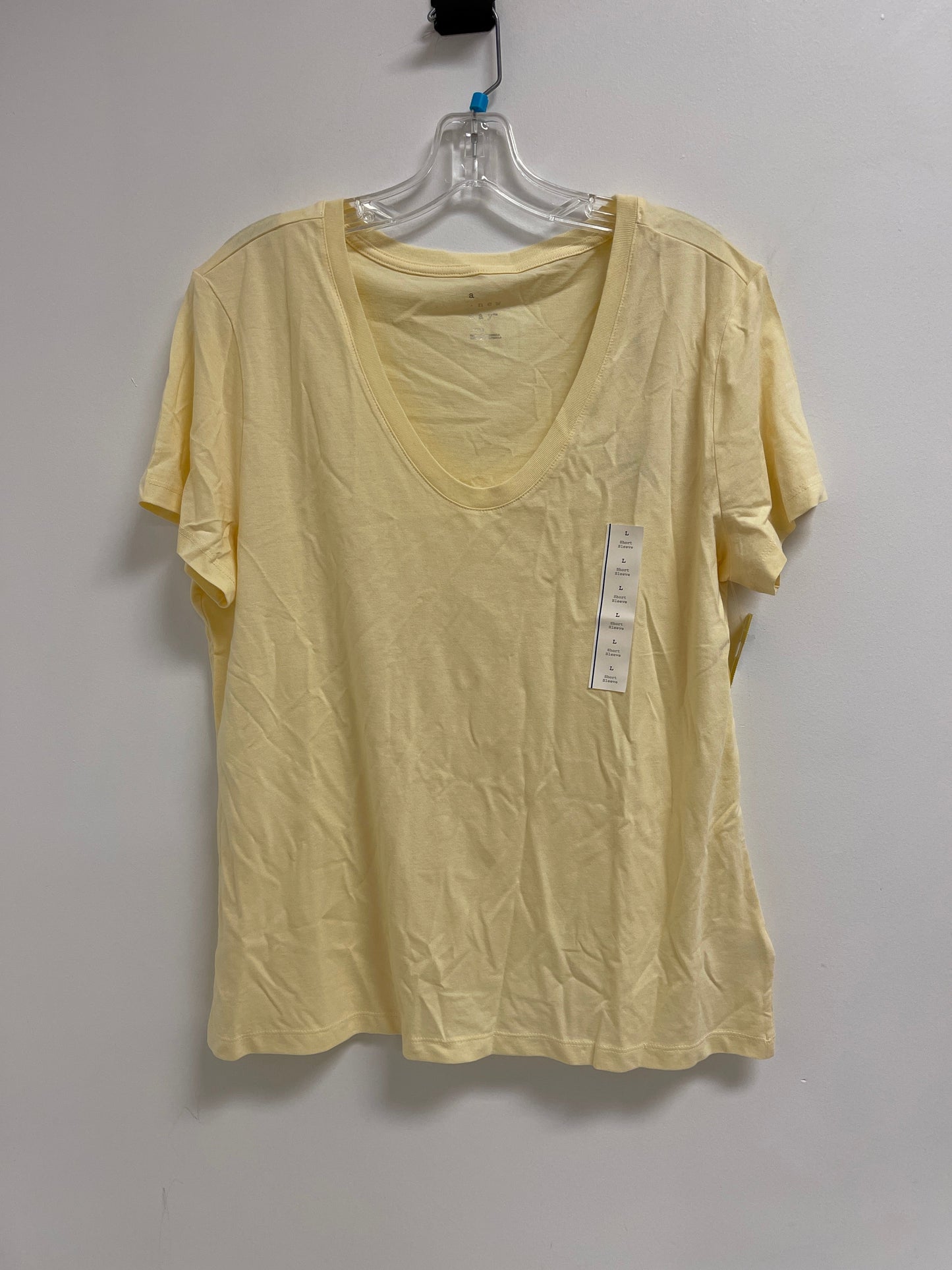 Top Short Sleeve By A New Day In Yellow, Size: L