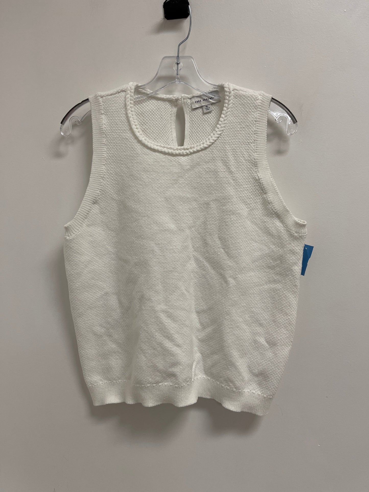 Top Sleeveless By Free Assembly In White, Size: Xl