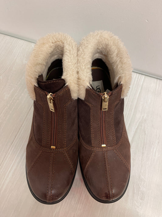 Boots Designer By Ugg In Brown, Size: 9