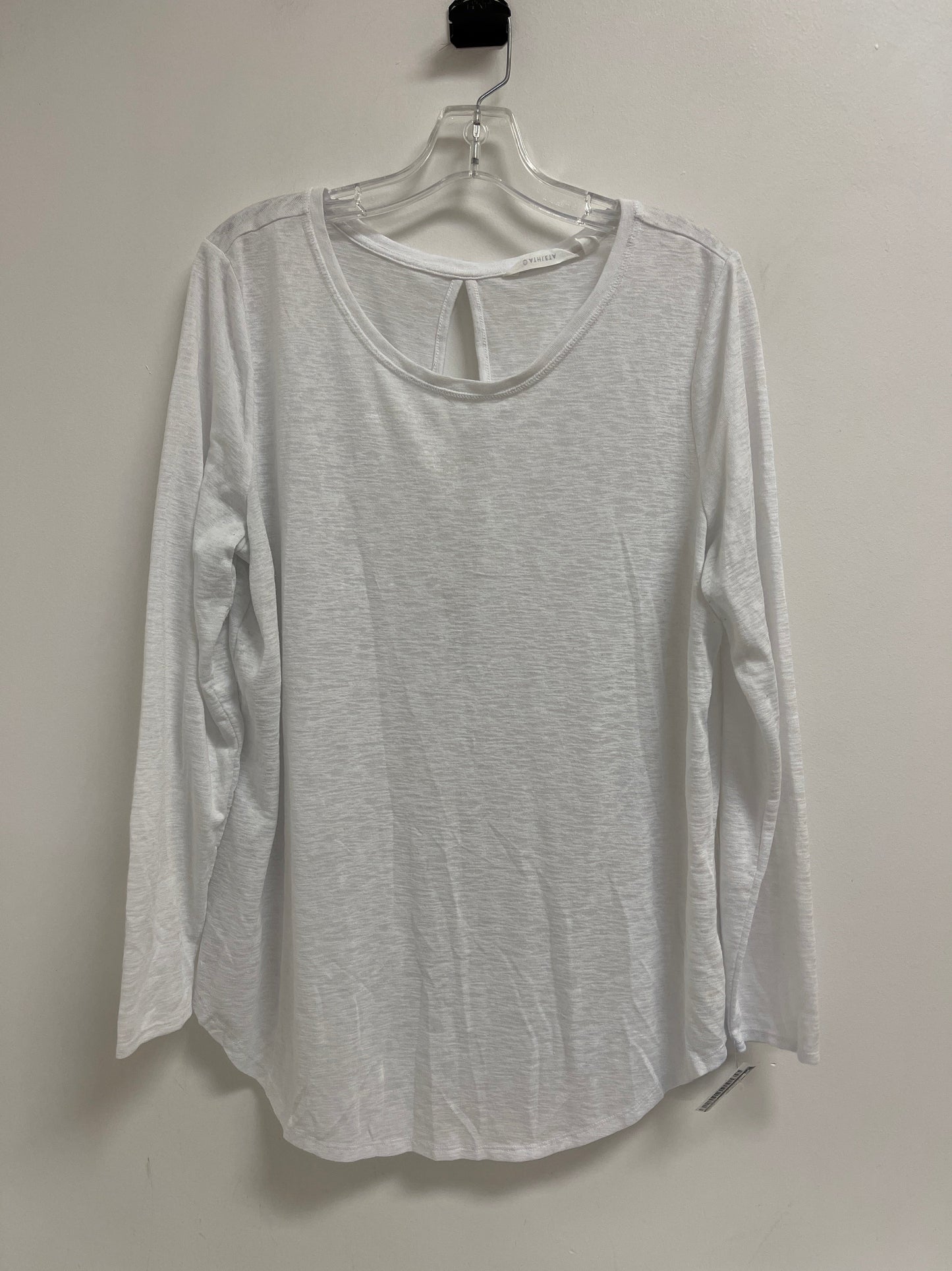 Athletic Top Long Sleeve Crewneck By Athleta In White, Size: Xl