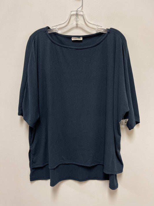 Top Short Sleeve By Clothes Mentor In Navy, Size: S