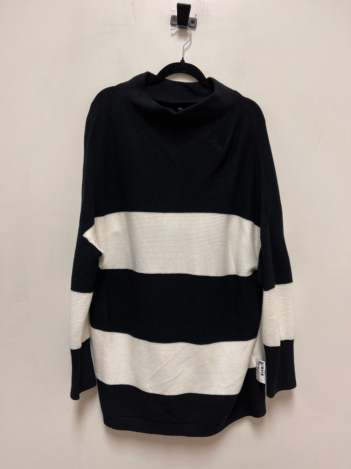 Tunic Long Sleeve By Clothes Mentor In Black & White, Size: L